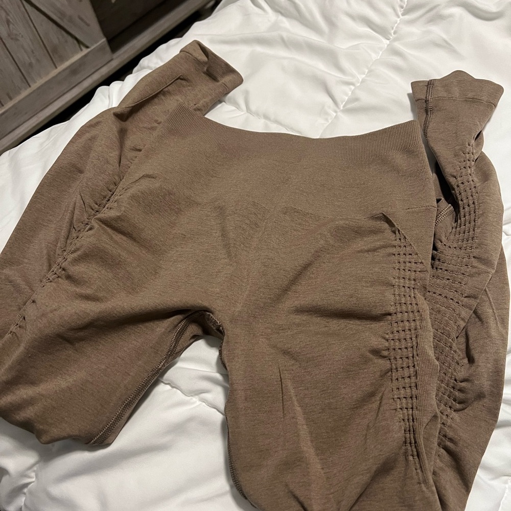 Amplify Contour Sand Legging